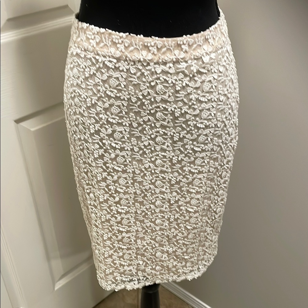 Alice & Olivia Cream Lace Pencil Skirt Size 4